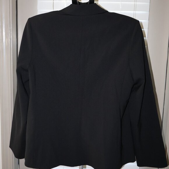 Luxury St. John Wool Blazer Jacket – NWT, Size 14 – $1,495 MSRP - Picture 5 of 6